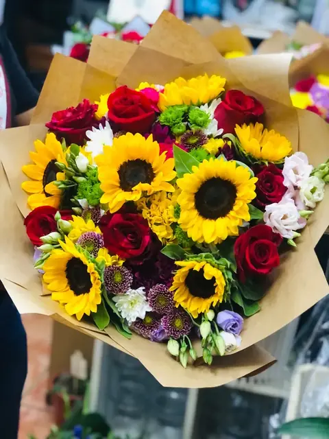 Gran ramo de girasoles y rosas