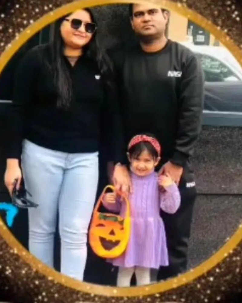 Picxson con su mujer y su hija en la tienda